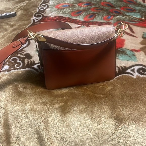 Nice purse you could take it anywhere - Picture 4 of 4